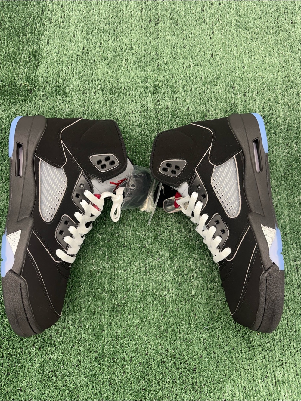 Jordan Men's Black/Gray/Red Retro Athletic Sneakers - Picture 3 of 5